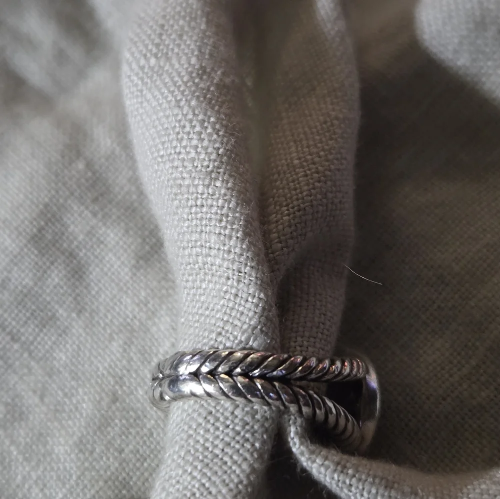 David Yurman Petite Cerise Ring in Blue Topaz & Diamonds, SS, Size 4.5 - Picture 7 of 15